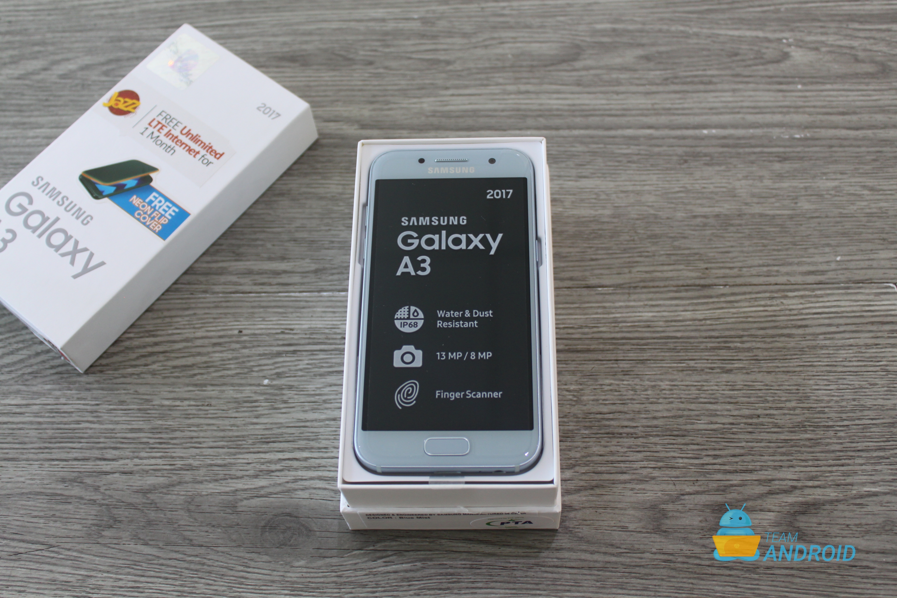 Samsung Galaxy A3 2017: Unboxing and First Impressions 2