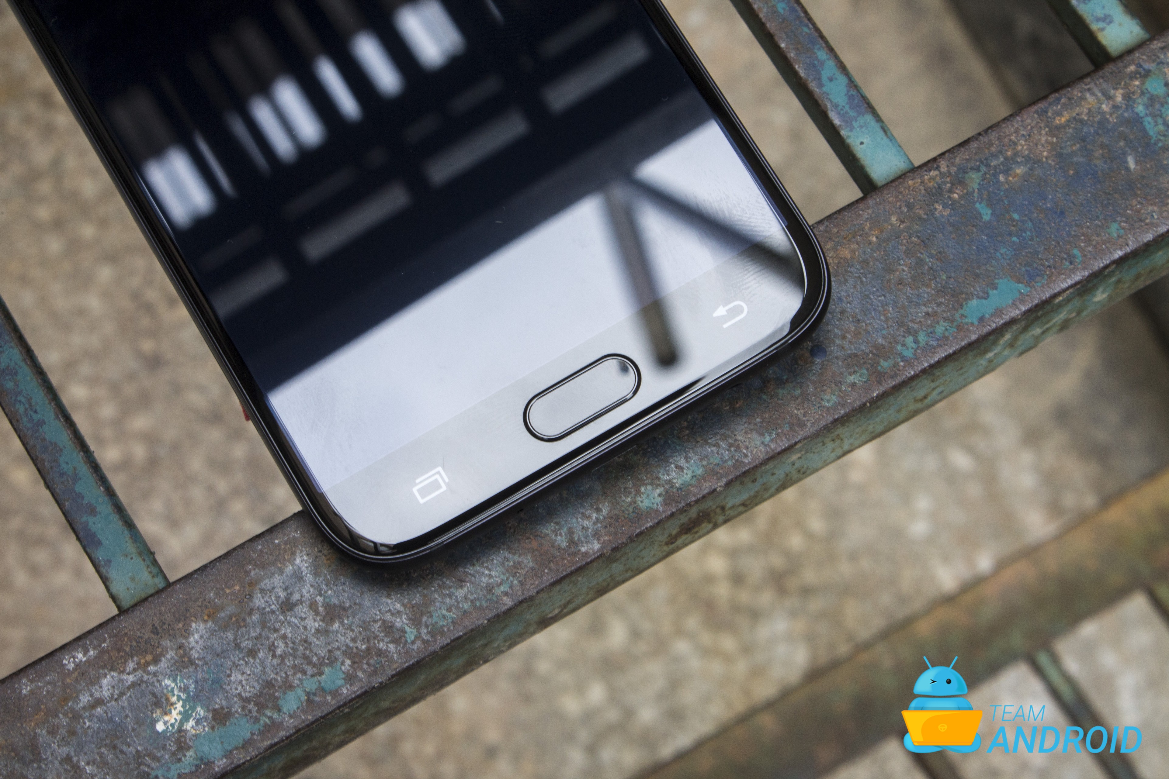 Samsung Galaxy J7 Pro Review 4
