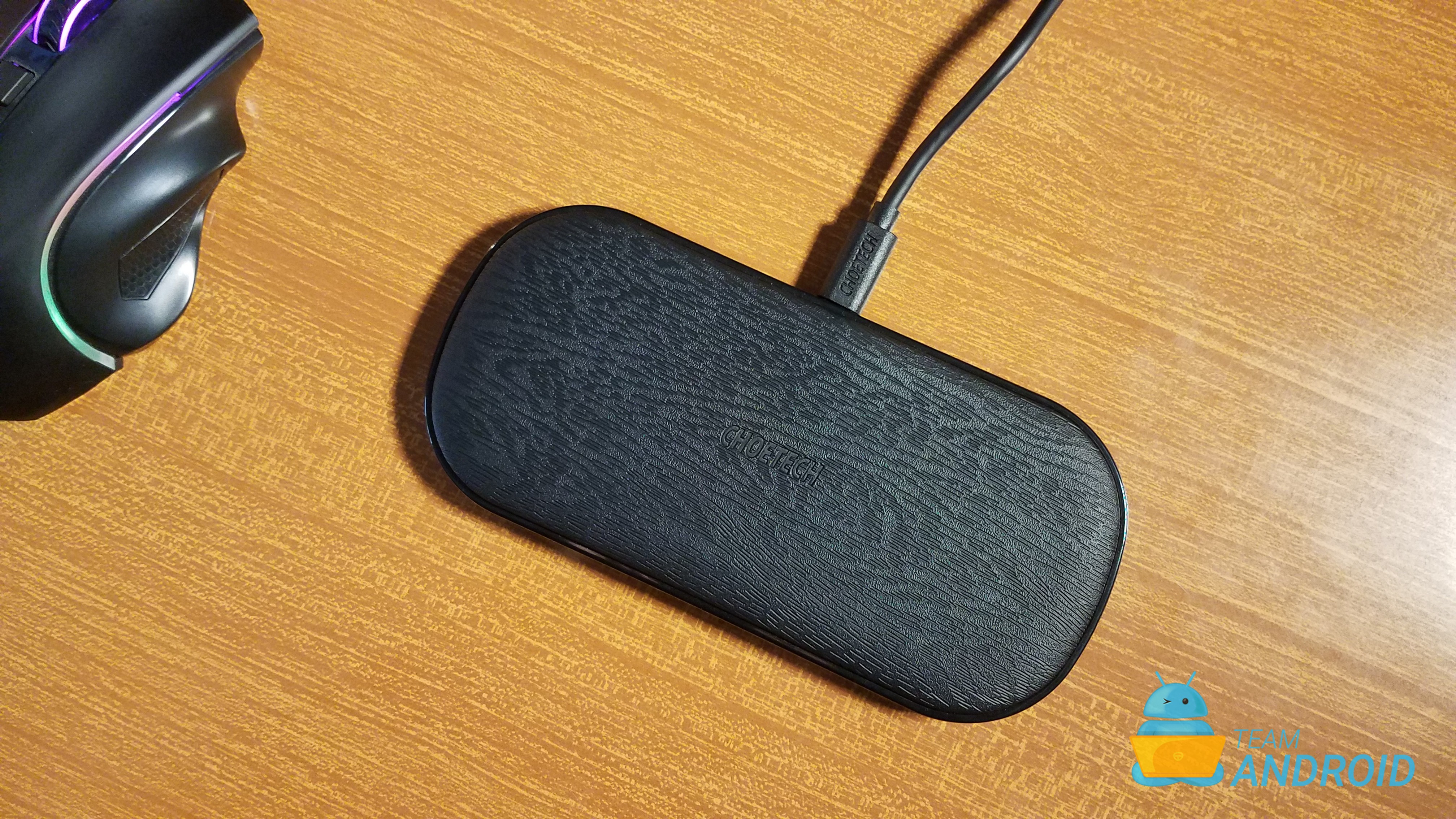 Choetech 5-Coil Dual Wireless Charger Review 9