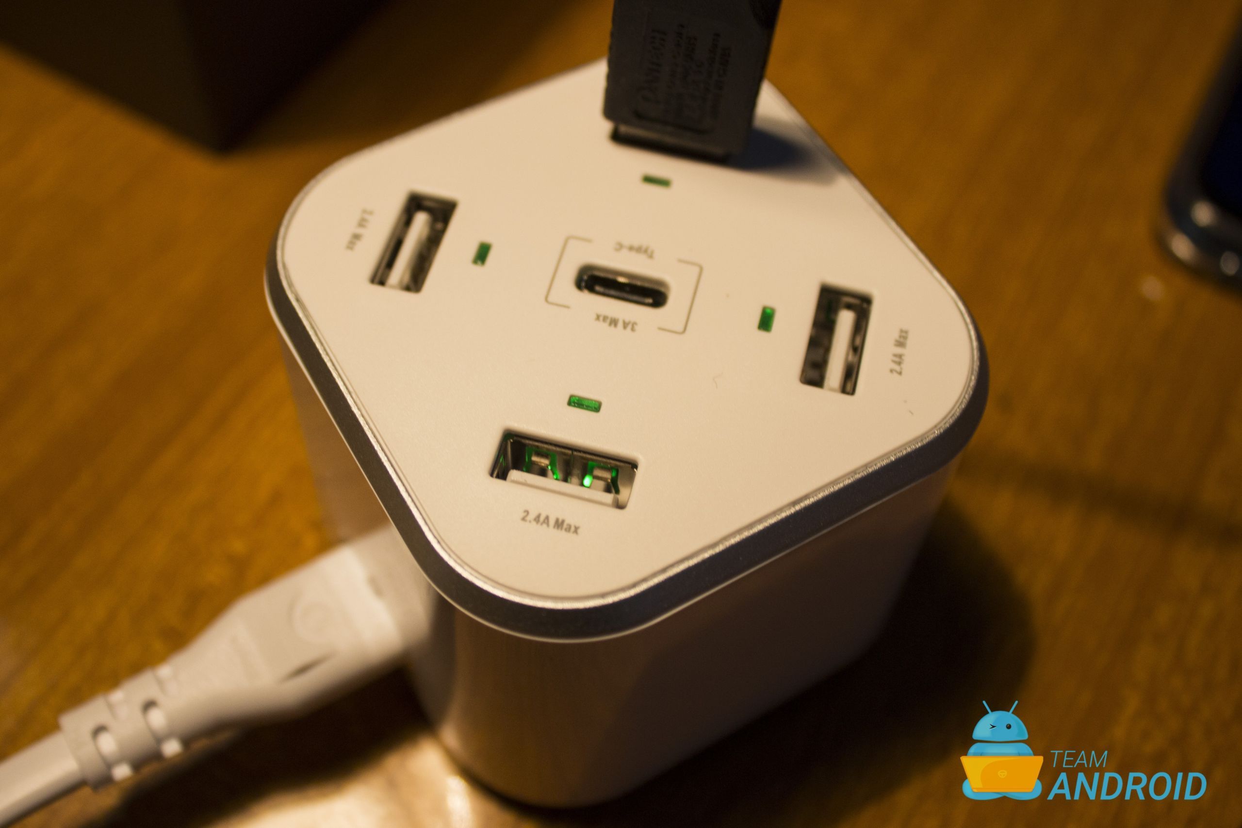 Xcentz 48W 5-Port USB Wall Charger Review 17